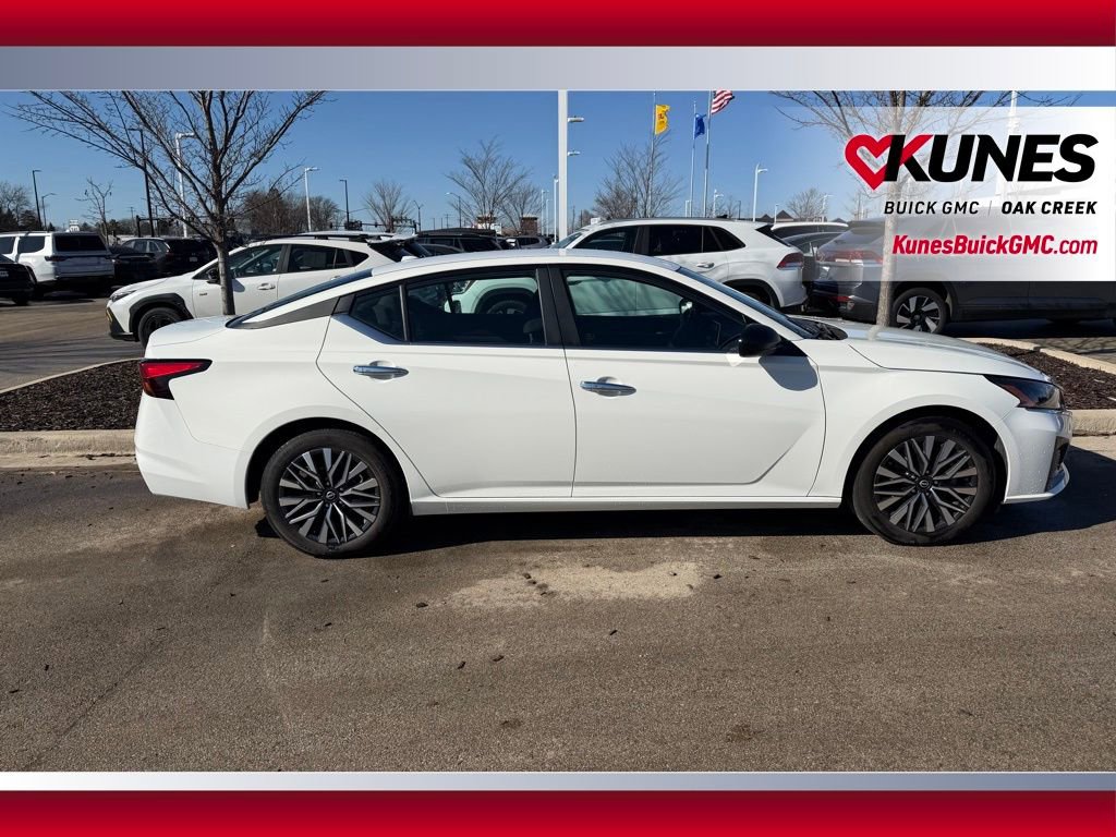 Used 2025 Nissan Altima 2.5 SV FWD image 5