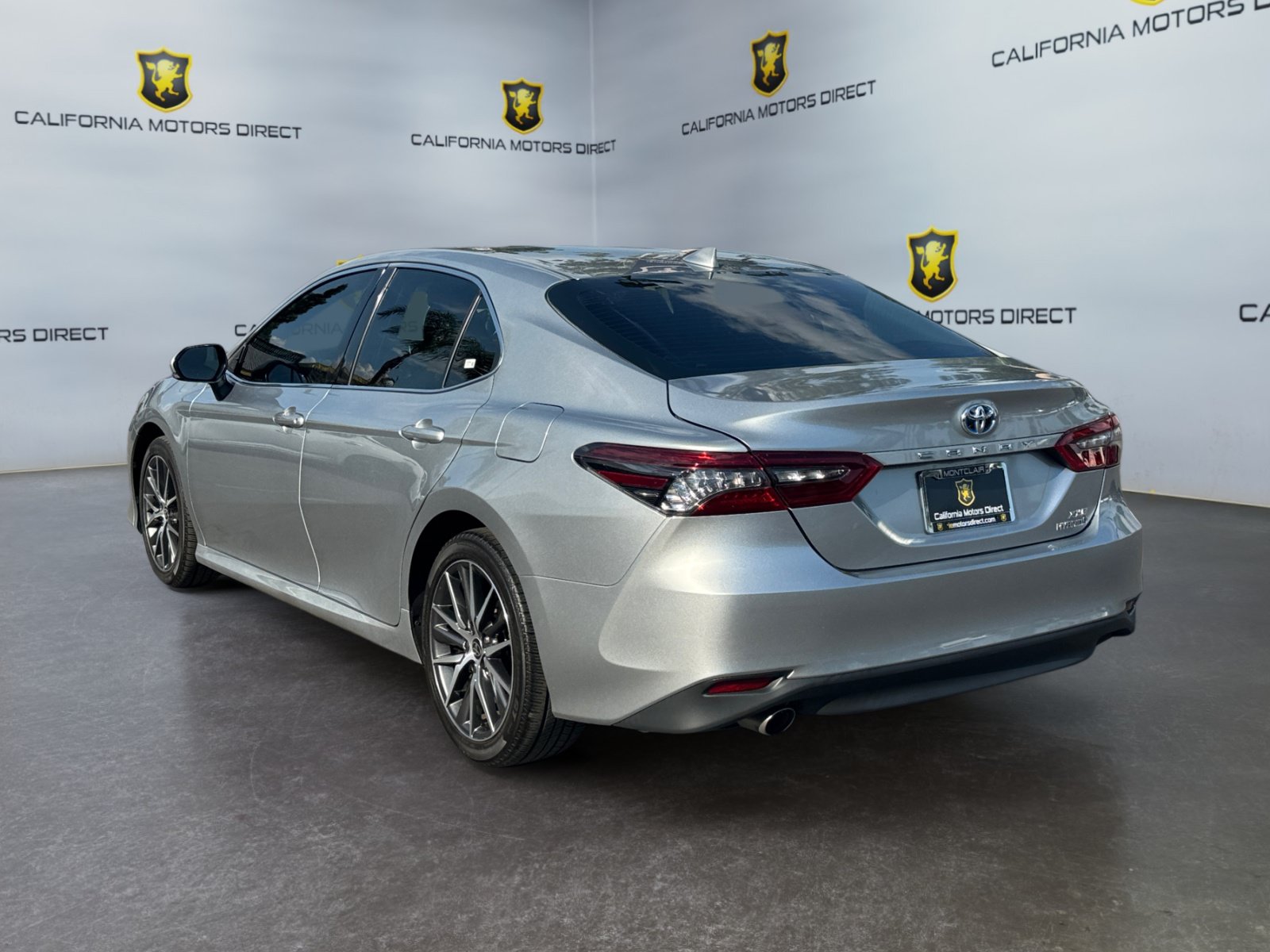 Used 2022 Toyota Camry XLE FWD image 3