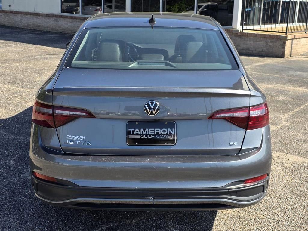 Used 2024 Volkswagen Jetta SE FWD image 4