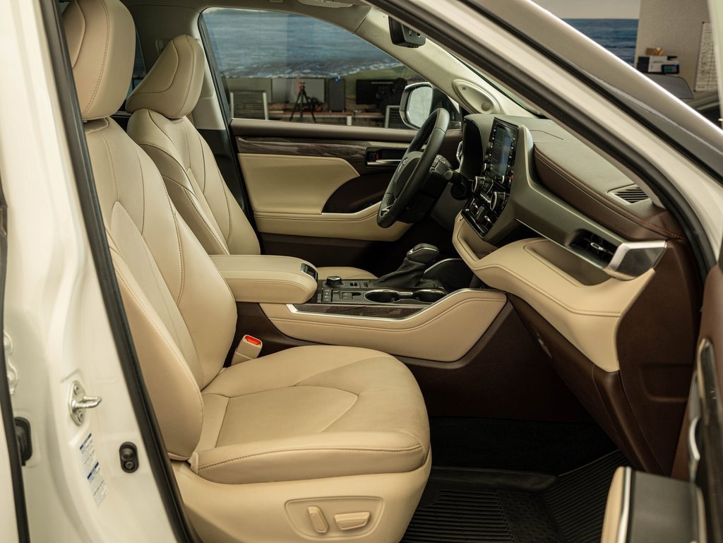 Used 2021 Toyota Highlander Limited image 21