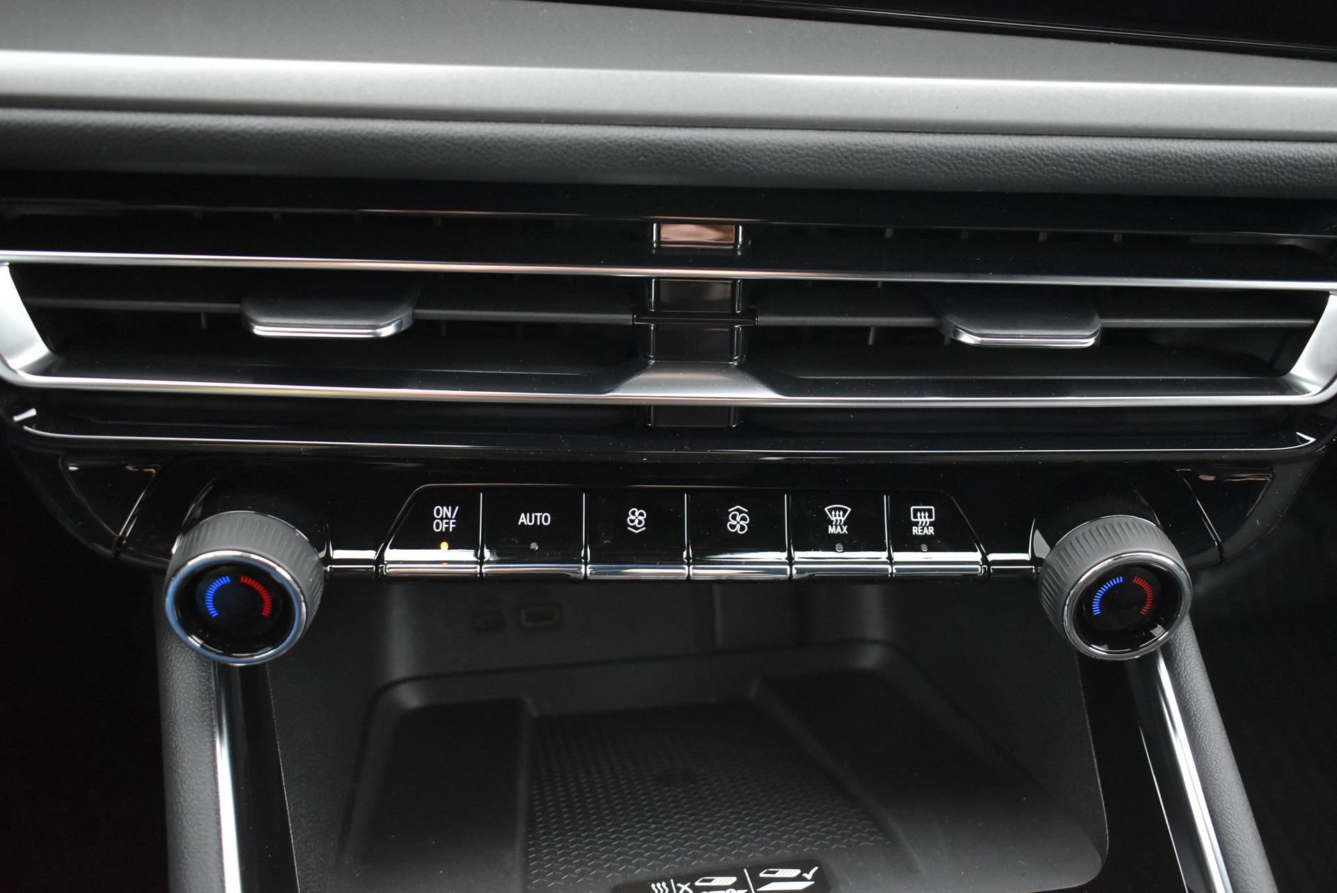 New 2026 Chevrolet Traverse LT w/ Sun and Wheel Package image 32