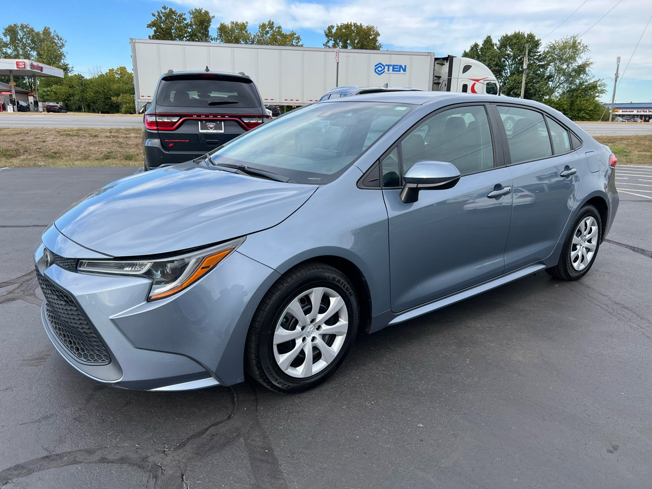 Used 2022 Toyota Corolla LE image 2