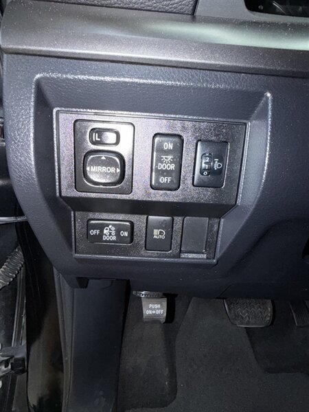 Used 2018 Toyota Tundra SR5 AWD/4WD image 13