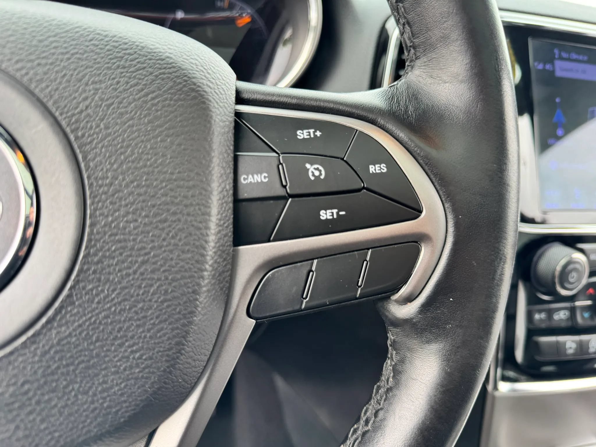 Used 2019 Jeep Grand Cherokee Limited w/ Luxury Group II AWD/4WD image 26