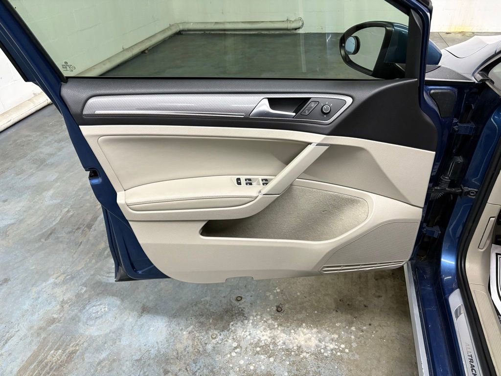 Used 2017 Volkswagen Golf Alltrack SE image 9