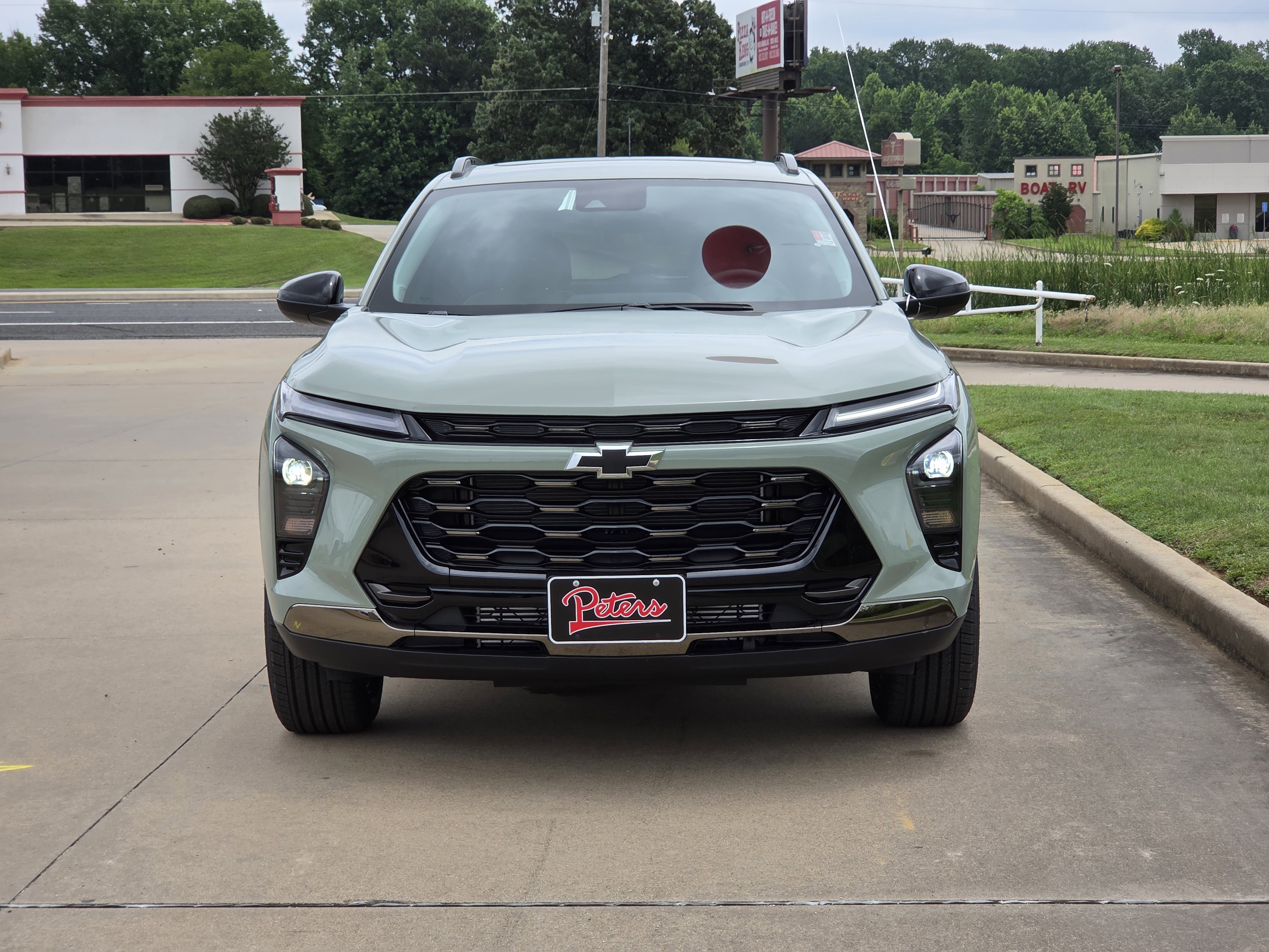 New 2026 Chevrolet Trax ACTIV w/ Sunroof Package FWD image 2