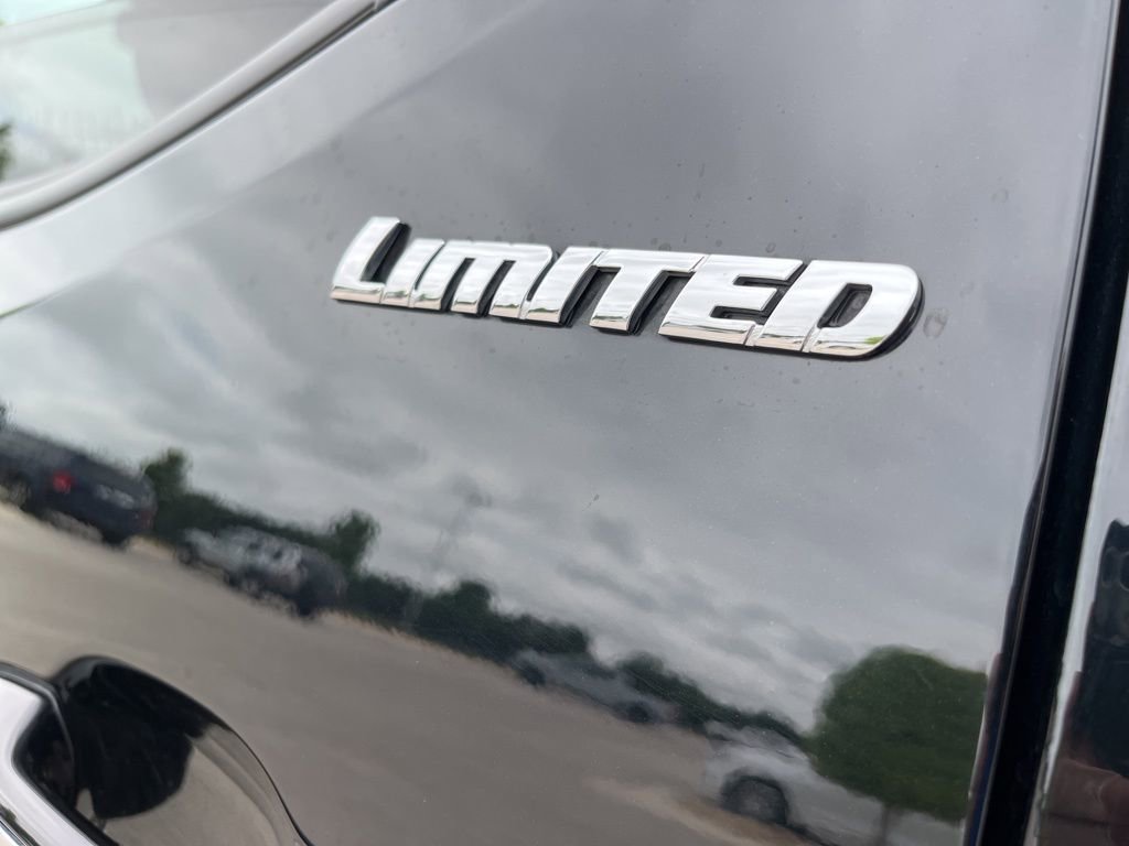 Used 2018 Toyota Tacoma Limited AWD/4WD image 16