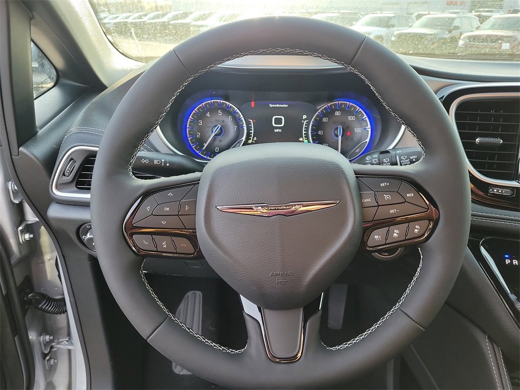 New 2026 Chrysler Pacifica Limited image 25