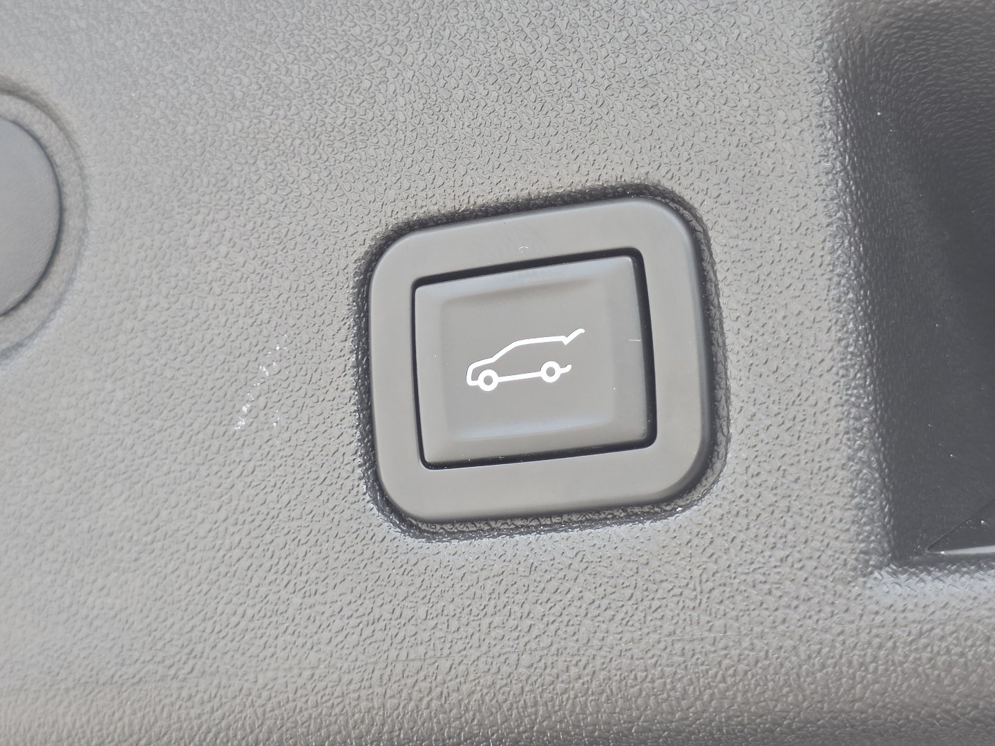Used 2018 Chevrolet Equinox LT FWD image 17