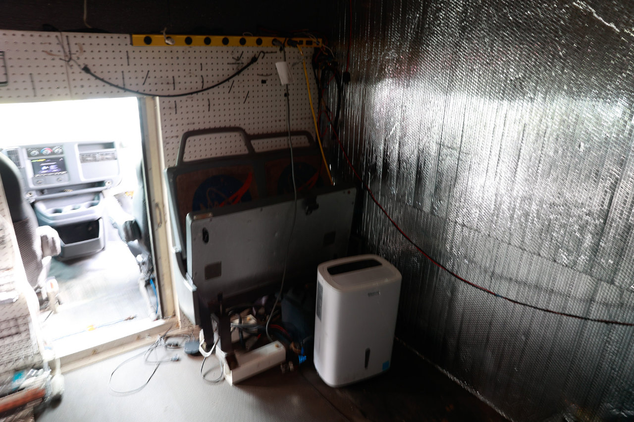 Used 2004 Chevrolet Express 3500 image 21