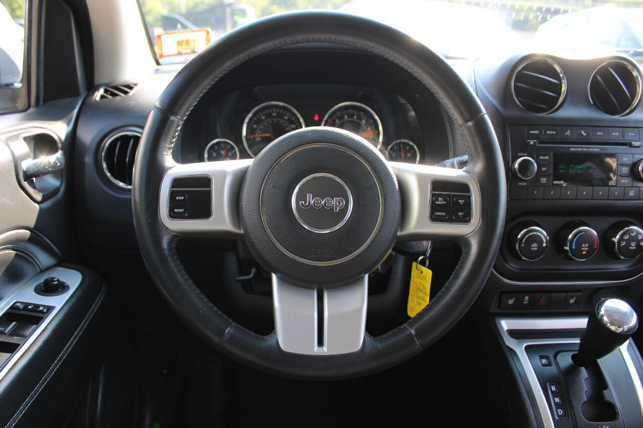 Used 2016 Jeep Compass Latitude image 35