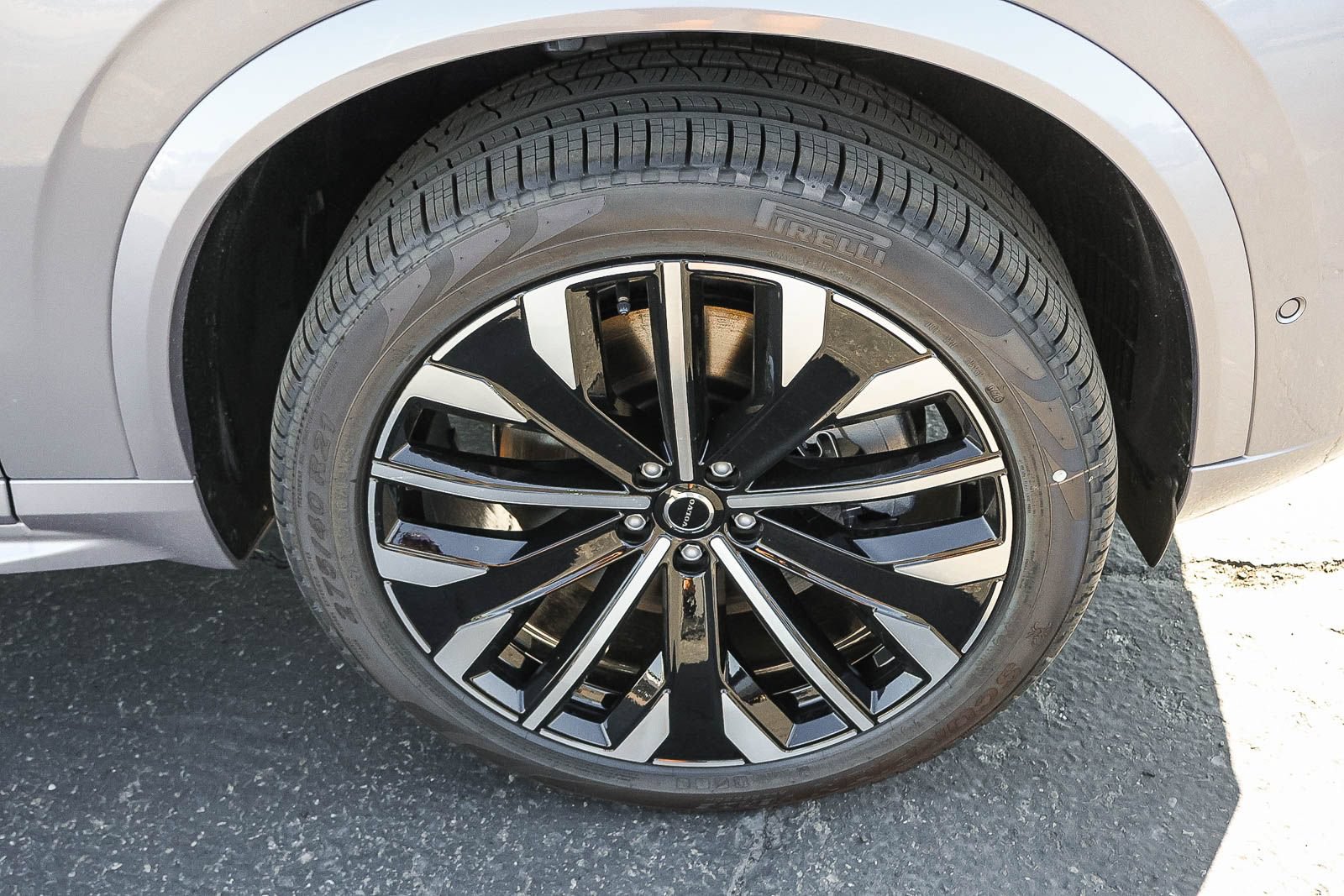 New 2026 Volvo XC90 T8 Plus w/ Protection Package AWD/4WD image 14
