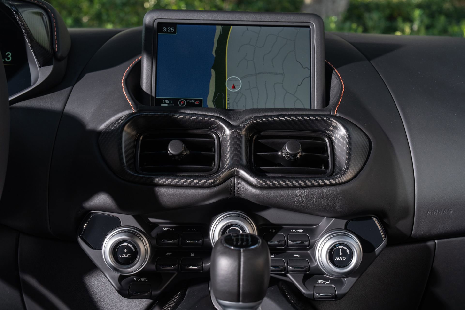 Used 2021 Aston Martin V8 Vantage Coupe image 34