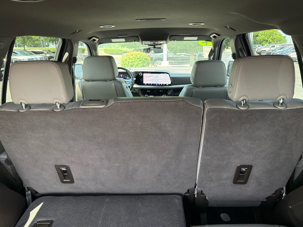 Used 2025 Chevrolet Tahoe LT AWD/4WD image 13