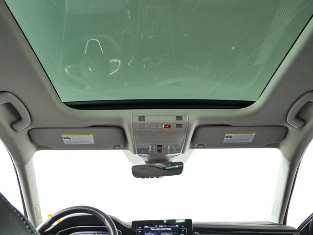 Used 2025 Volkswagen Jetta SEL FWD image 28