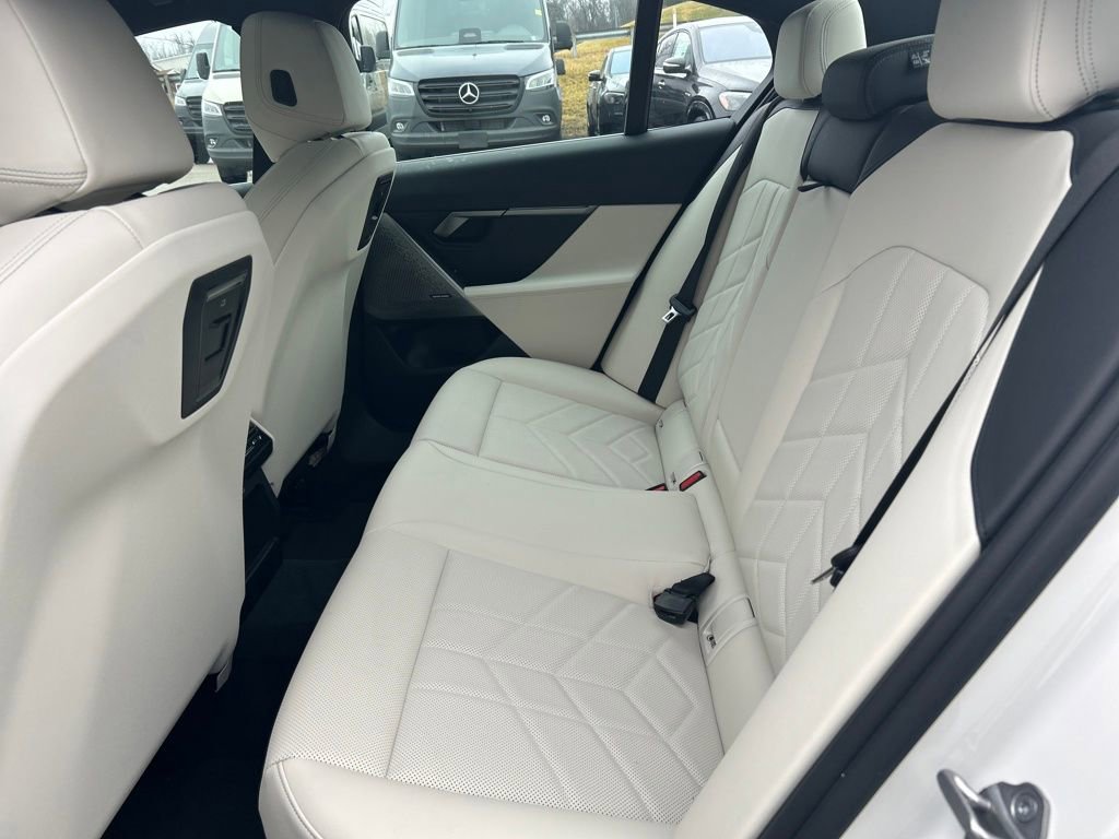 Used 2024 BMW 530i xDrive w/ Premium Package image 26