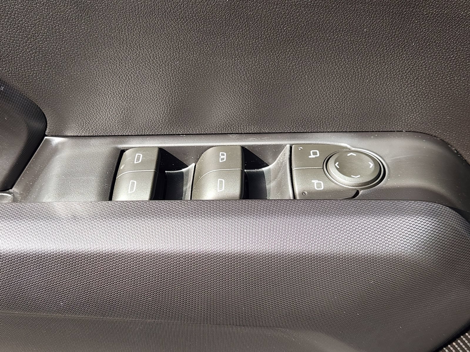 New 2026 GMC Canyon Elevation w/ Convenience Package RWD image 28