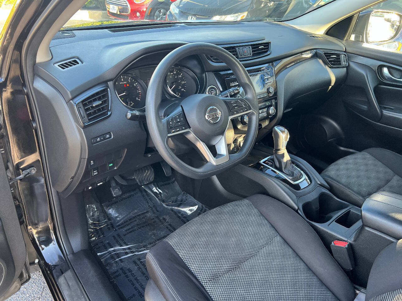 Used 2017 Nissan Rogue Sport SV AWD/4WD image 16