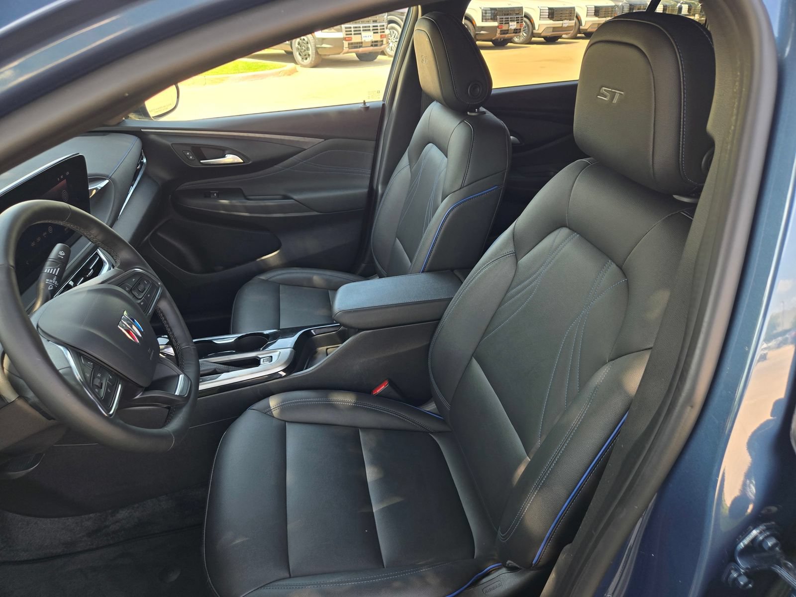 Used 2025 Buick Envista Sport Touring w/ Convenience I Package FWD image 23