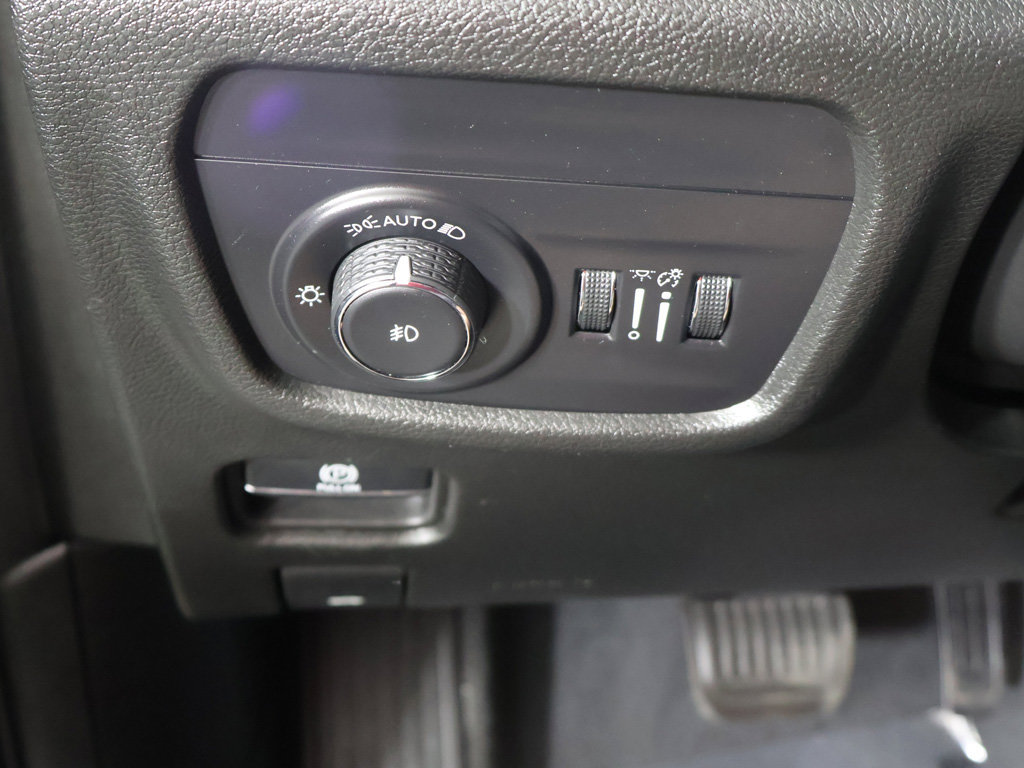 Used 2023 Jeep Grand Cherokee Limited AWD/4WD image 34
