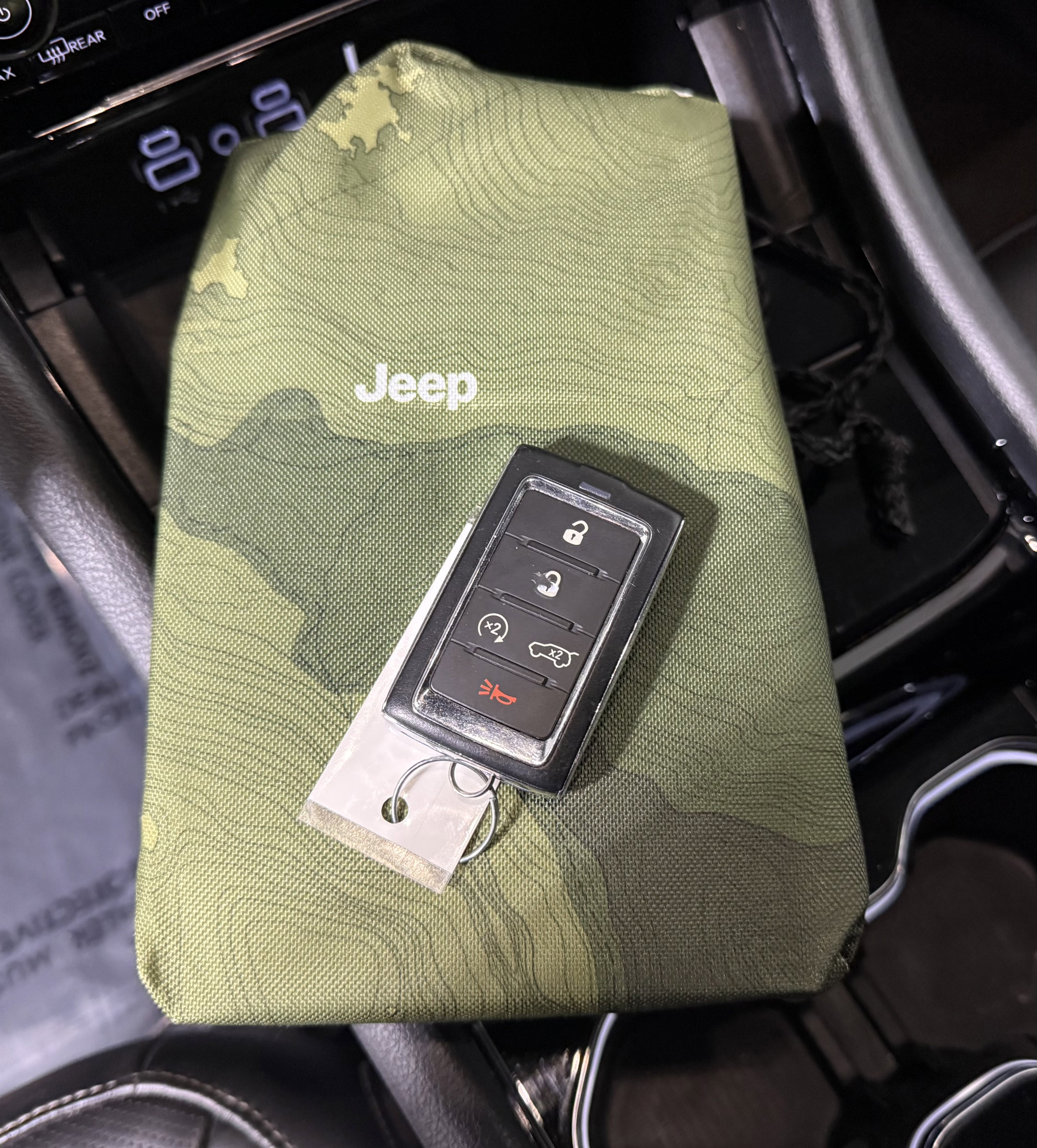 Used 2023 Jeep Grand Cherokee Limited w/ Luxury Tech Group II image 25