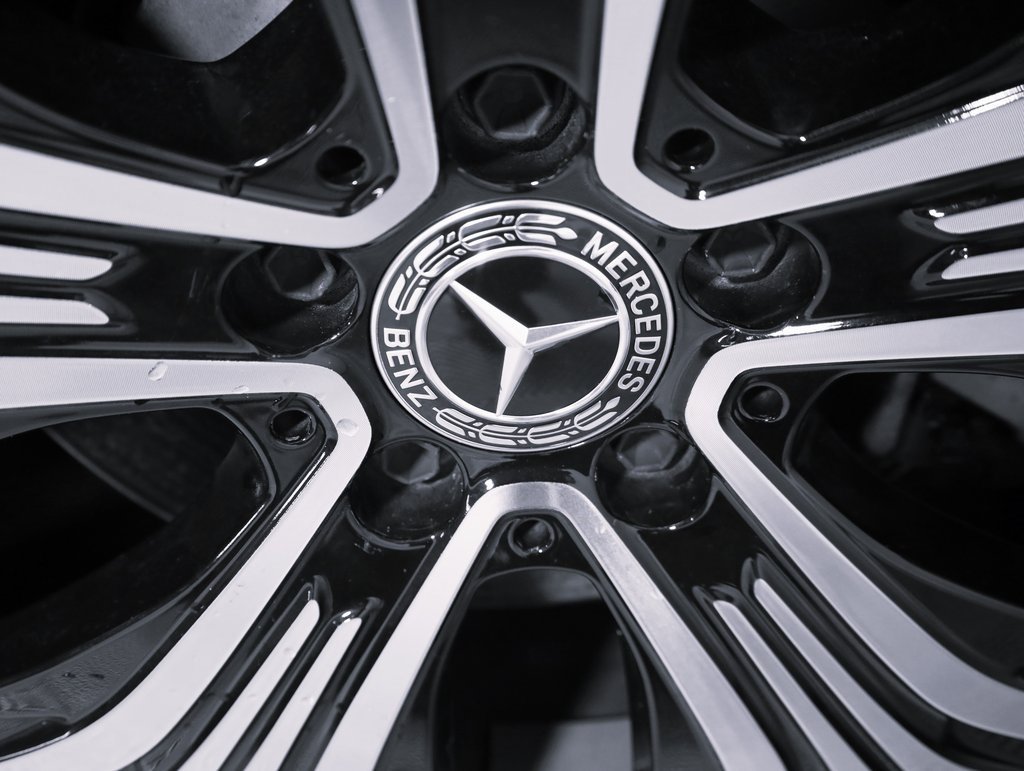 Certified 2023 Mercedes-Benz EQE 350+ 4MATIC SUV w/ Exclusive Trim Package image 8