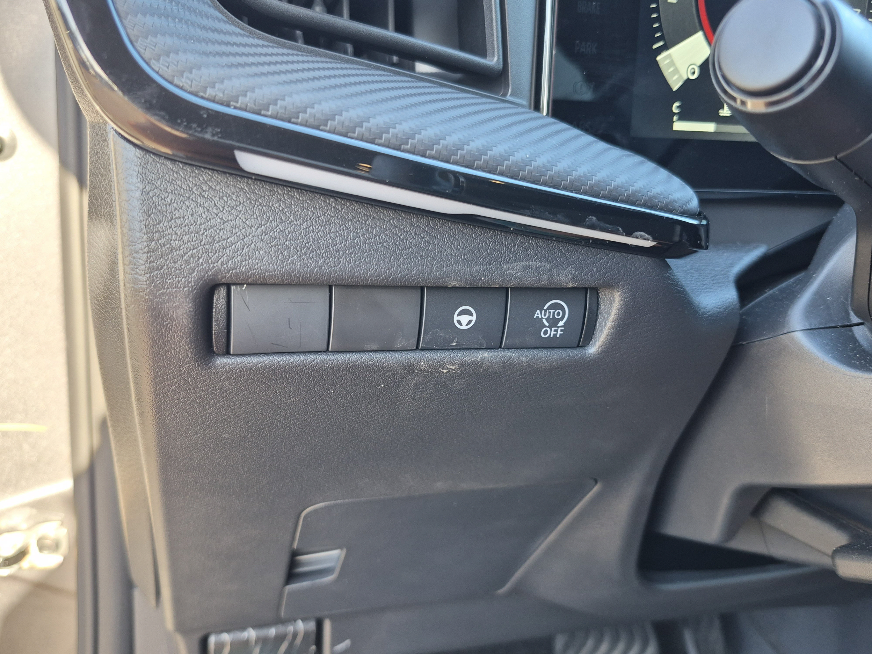 Certified 2025 Nissan Kicks SR FWD image 31