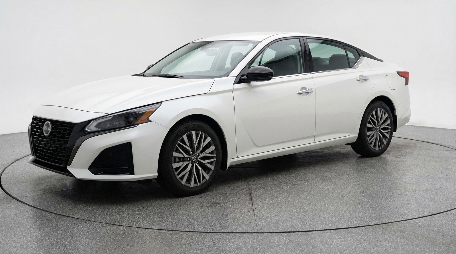 Used 2025 Nissan Altima 2.5 SV image 3