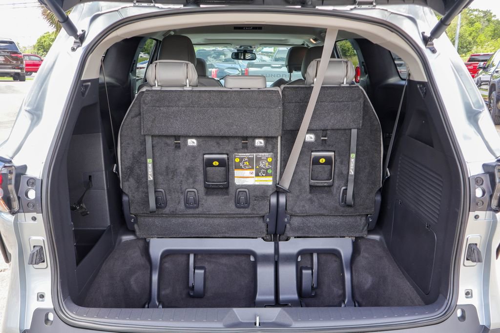 Used 2025 Toyota Sienna XLE FWD image 30