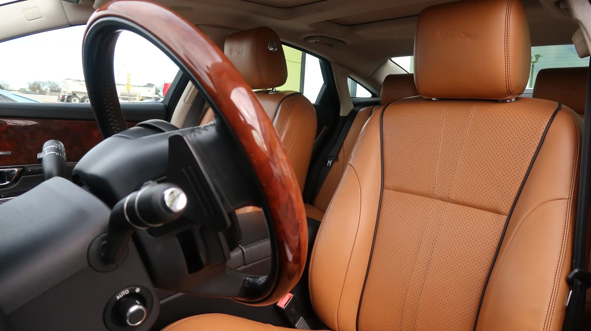 Used 2016 Jaguar XJ R-Sport AWD/4WD image 14
