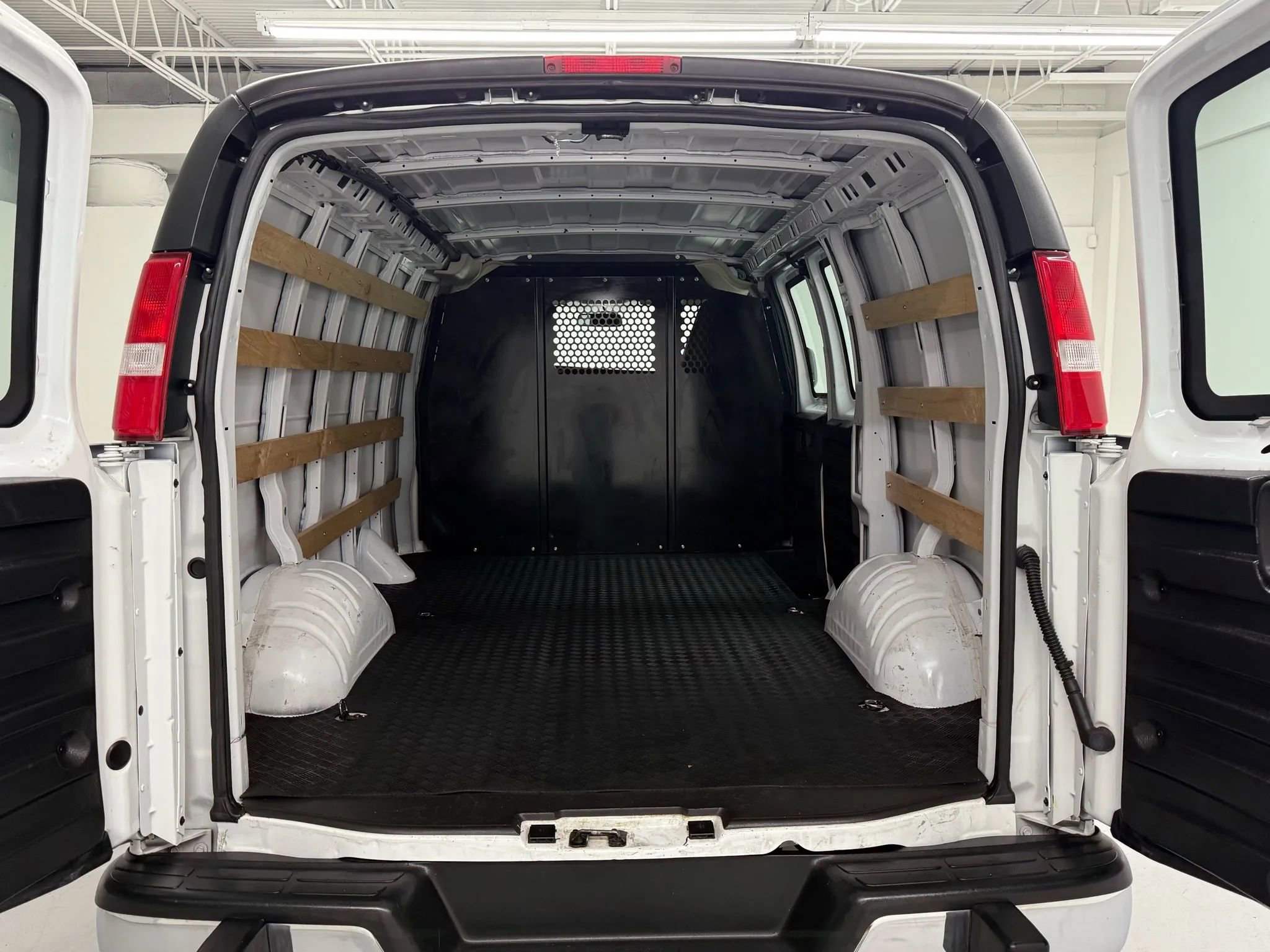 Used 2021 Chevrolet Express 2500 w/ Driver Convenience Package image 31