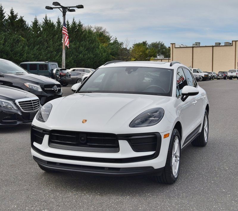 Used 2023 Porsche Macan image 1