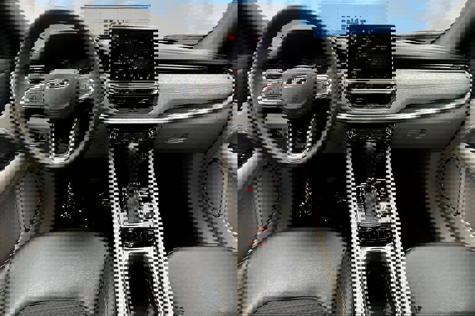 Used 2024 Jeep Compass Latitude image 16