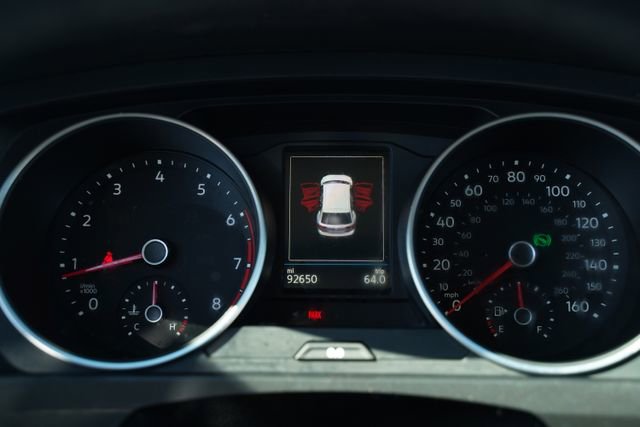 Used 2018 Volkswagen Tiguan SEL image 31