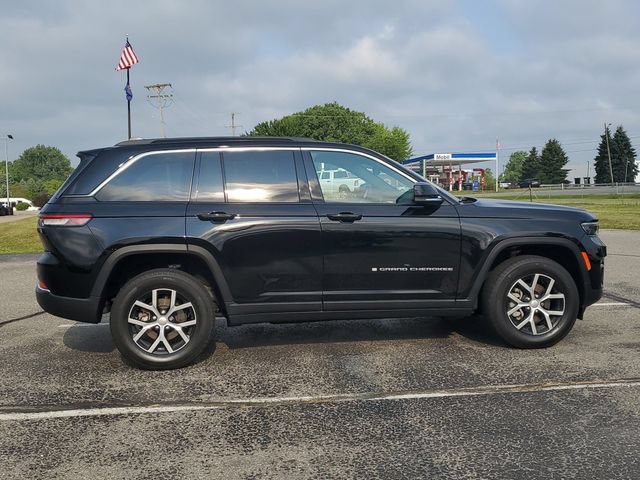 Certified 2024 Jeep Grand Cherokee Limited AWD/4WD image 11