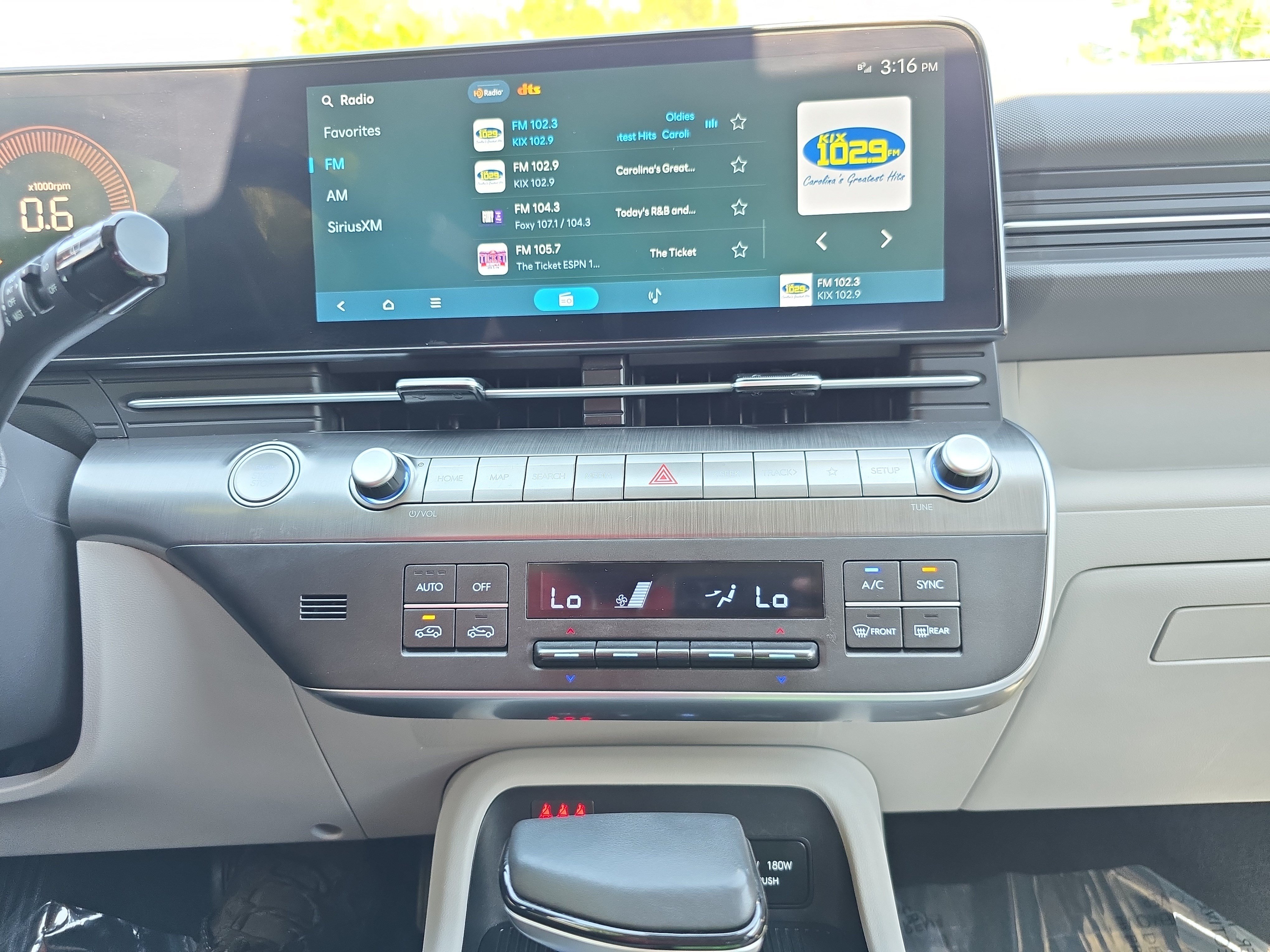 Used 2024 Hyundai Kona SEL AWD/4WD image 17