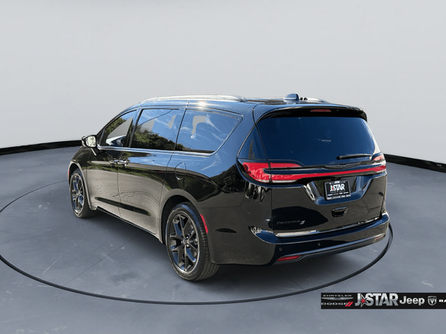 New 2026 Chrysler Pacifica Limited w/ Uconnect Theater Family Group FWD image 7