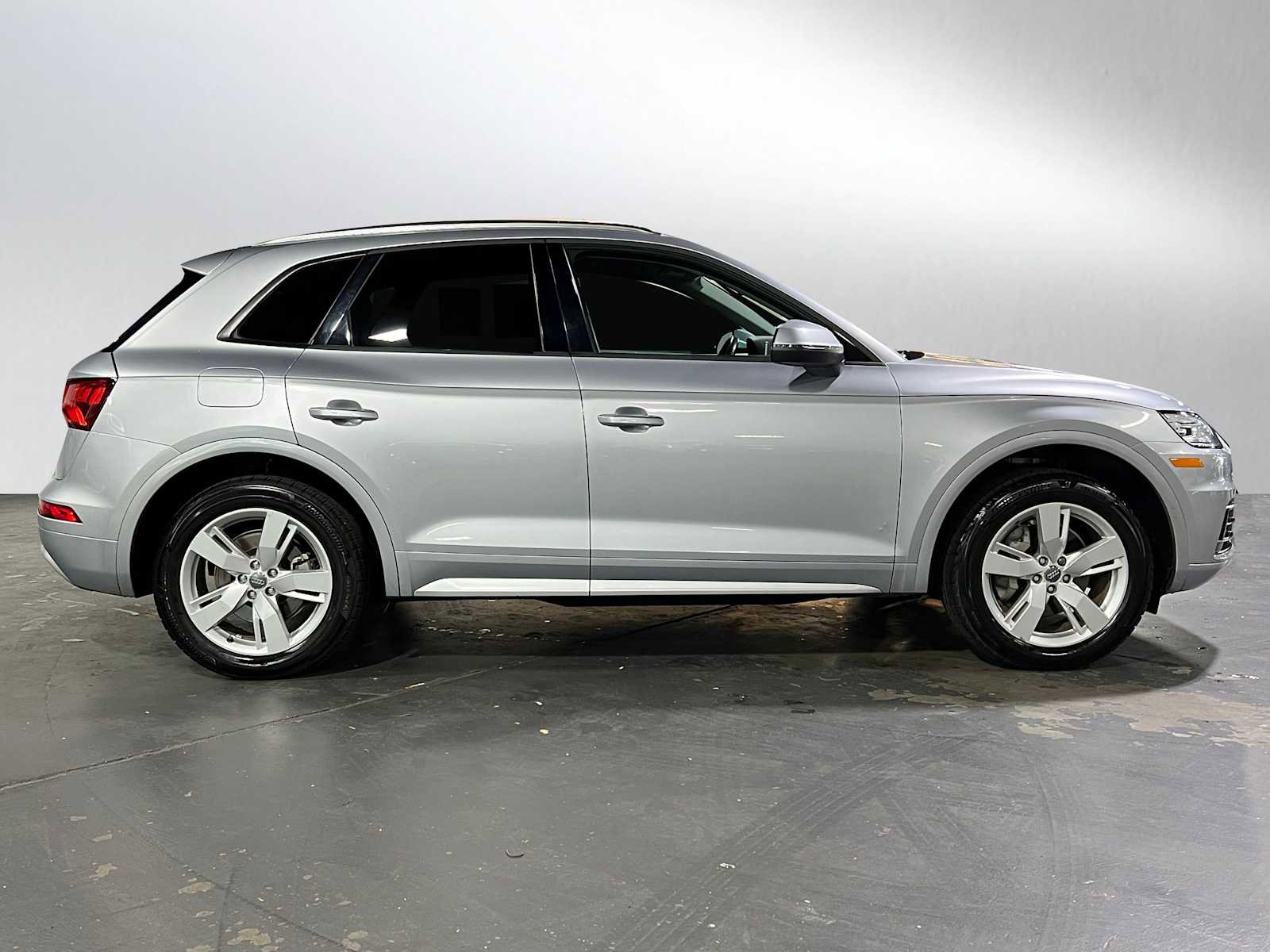 Used 2018 Audi Q5 2.0T Premium AWD/4WD image 2