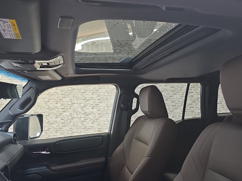 Used 2025 Toyota Land Cruiser image 25