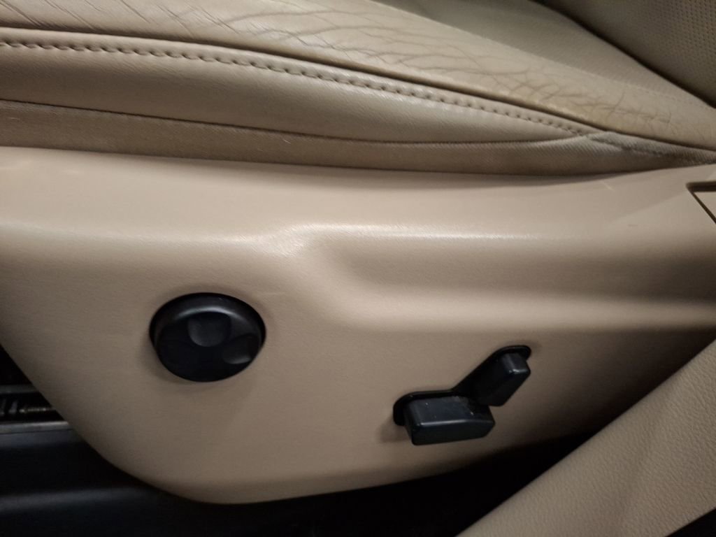 Used 2015 Jeep Grand Cherokee Limited w/ Luxury Group II image 17