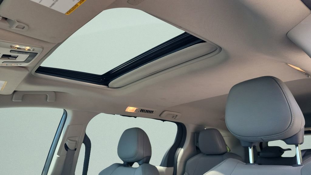 Certified 2024 Toyota Sienna XLE FWD image 17