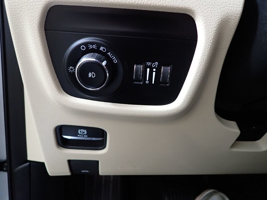 Used 2021 Jeep Grand Cherokee L Limited AWD/4WD image 23