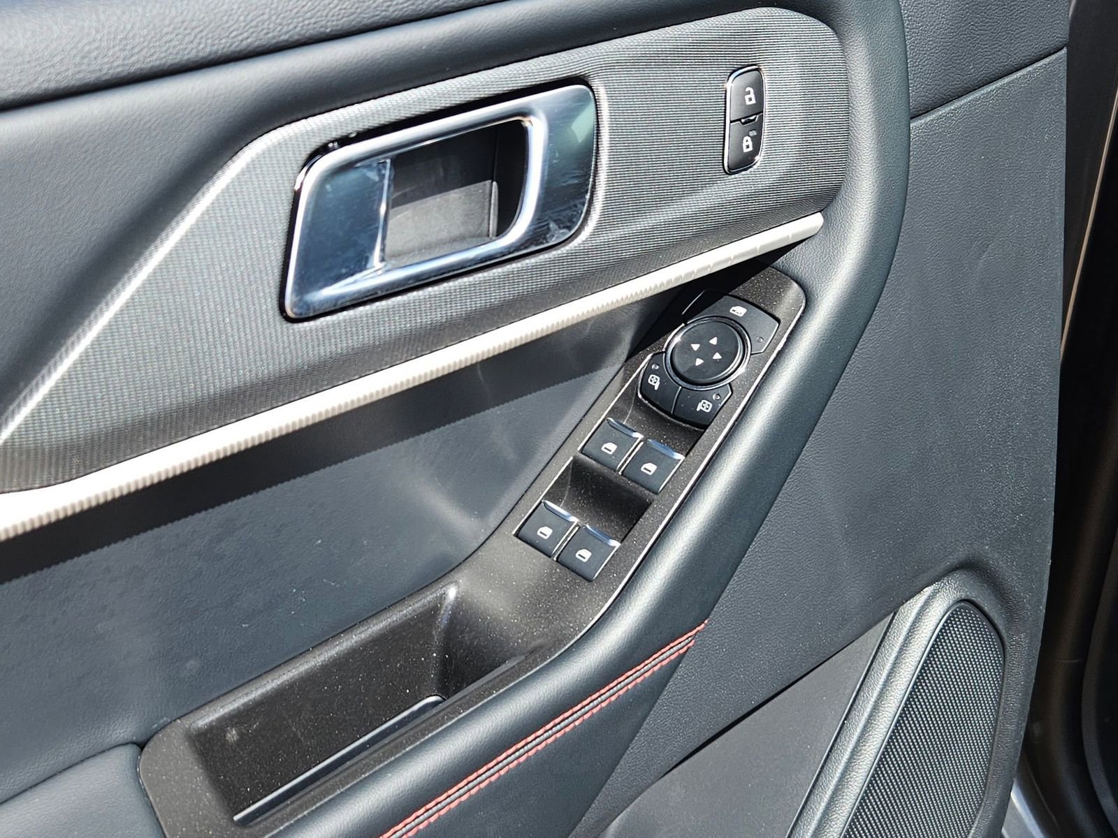 New 2026 Ford Explorer ST-Line image 12