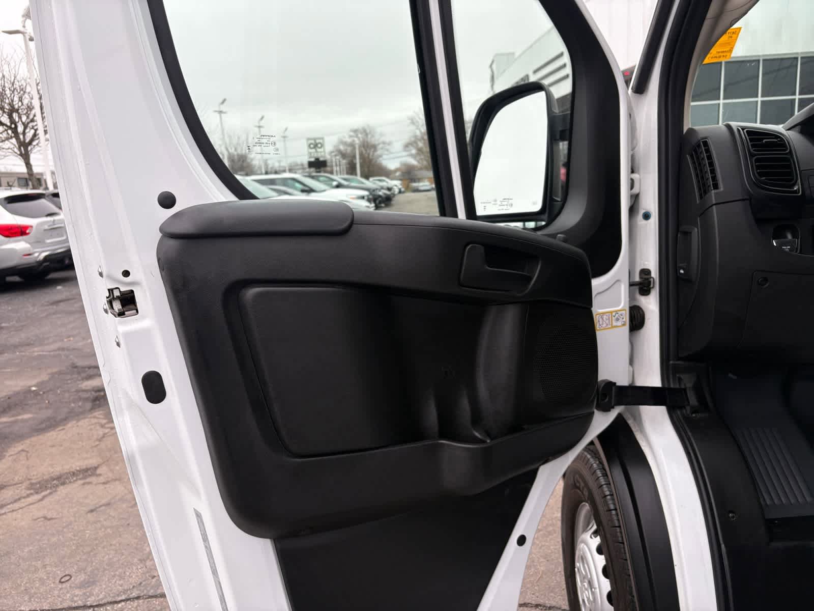 Used 2025 RAM ProMaster 2500 w/ Convenience Group FWD image 9