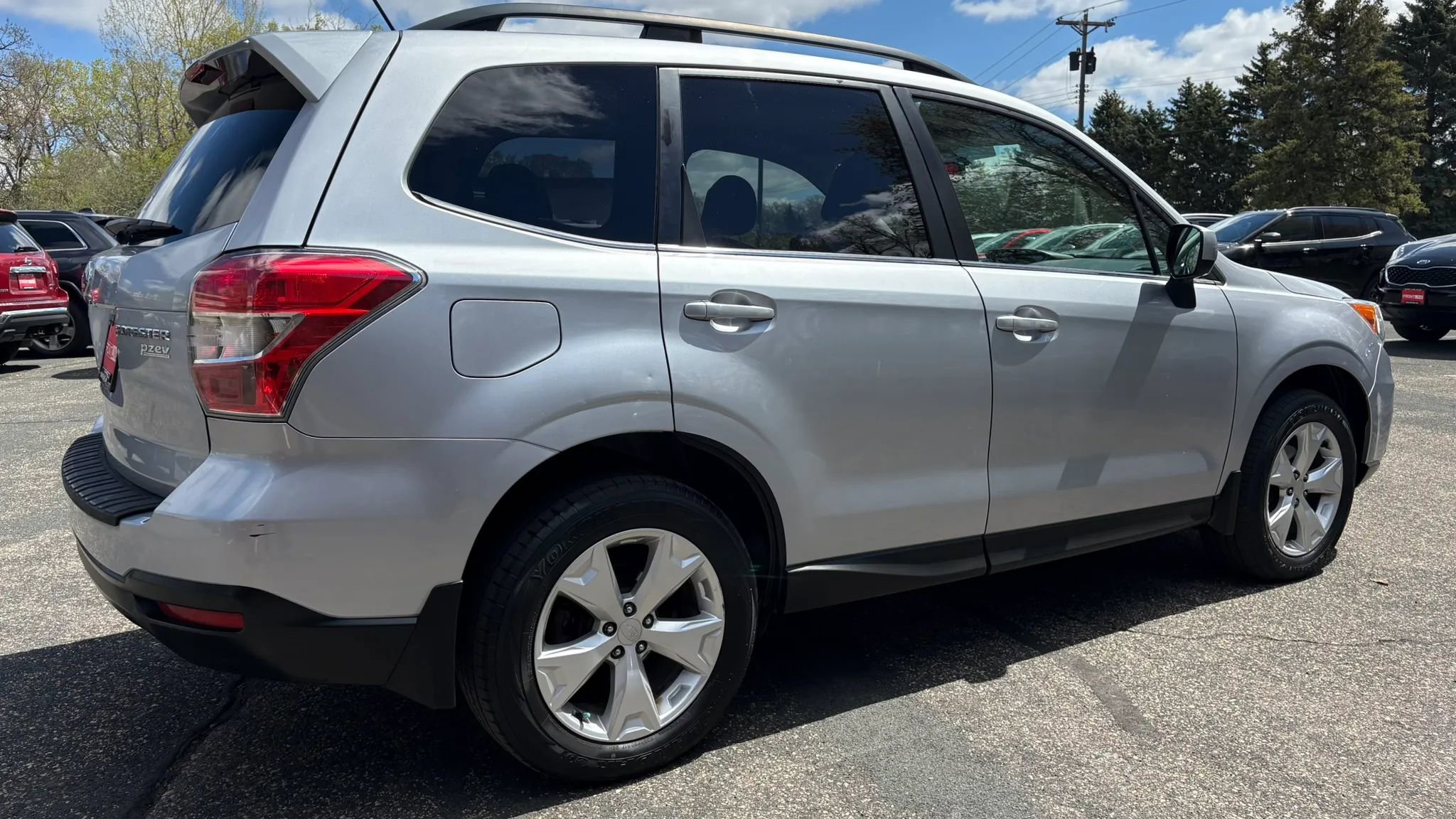 Used 2014 Subaru Forester 2.5i Limited AWD/4WD image 10