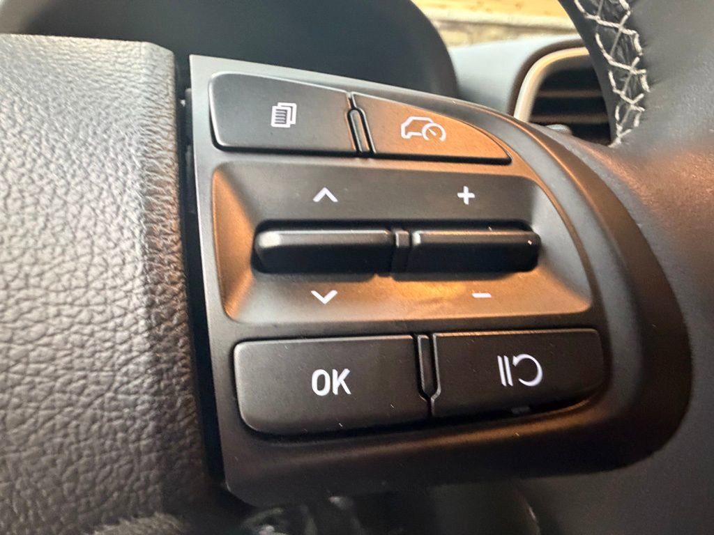 Certified 2023 Hyundai Venue SEL image 23