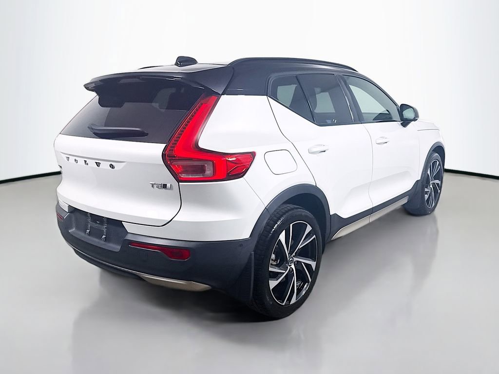 Used 2021 Volvo XC40 T5 R-Design image 7