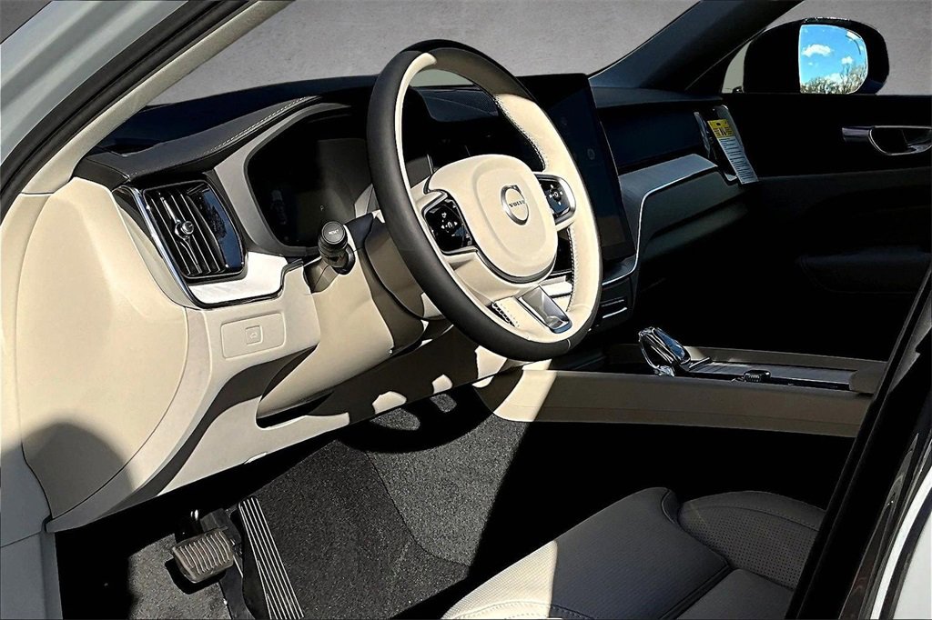 New 2026 Volvo XC60 B5 Ultra w/ Protection Package Premier image 7