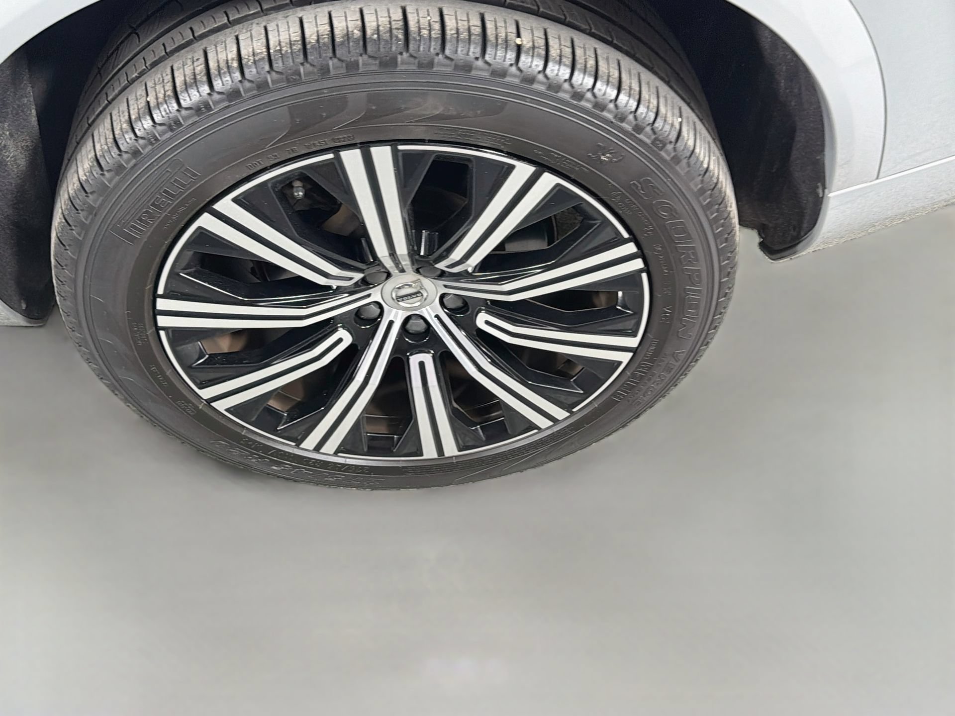 Certified 2024 Volvo XC90 B5 Core w/ Protection Package Premier AWD/4WD image 33
