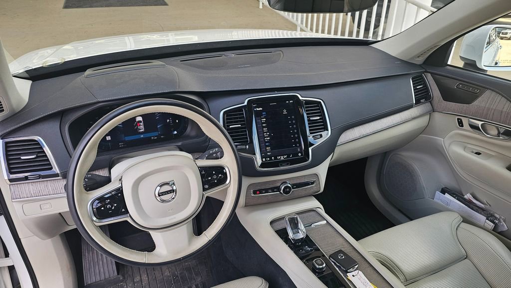 Used 2023 Volvo XC90 B6 Ultimate AWD/4WD image 9